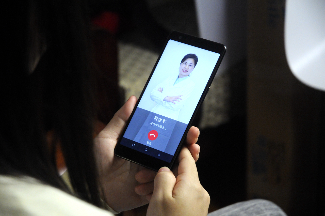 口袋里的关爱：私人医生H1智能手机