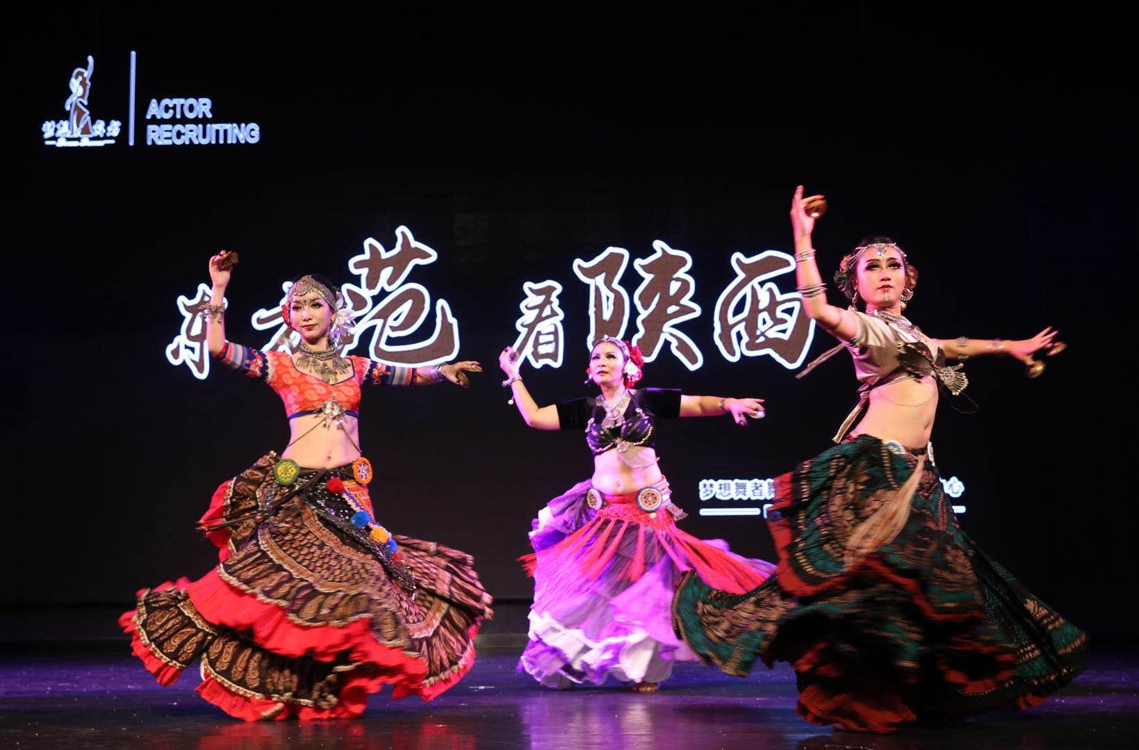 刚才，西安舞者一股清新印度风情曼妙舞姿引爆观众热情