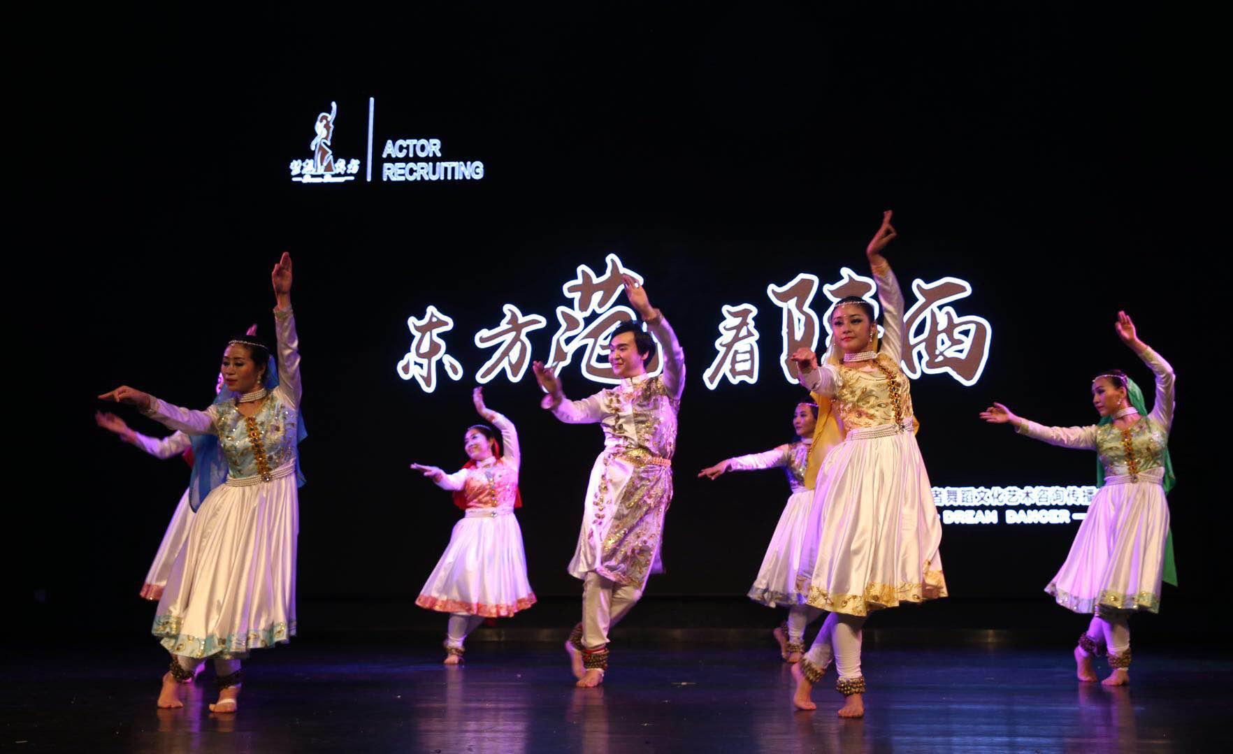 刚才，西安舞者一股清新印度风情曼妙舞姿引爆观众热情