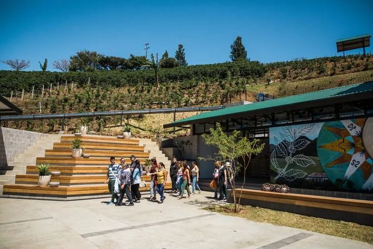 美极了！快来围观星巴克的“田园综合体”