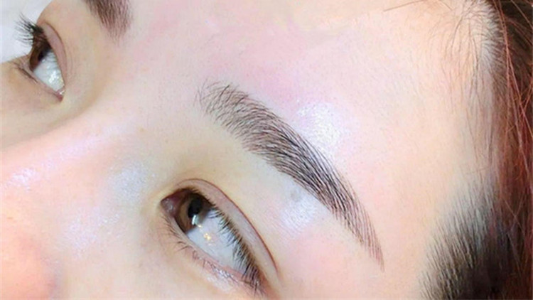 刚开始学化妆用哪些平价彩妆最好,化妆入门彩妆推荐哪款好用