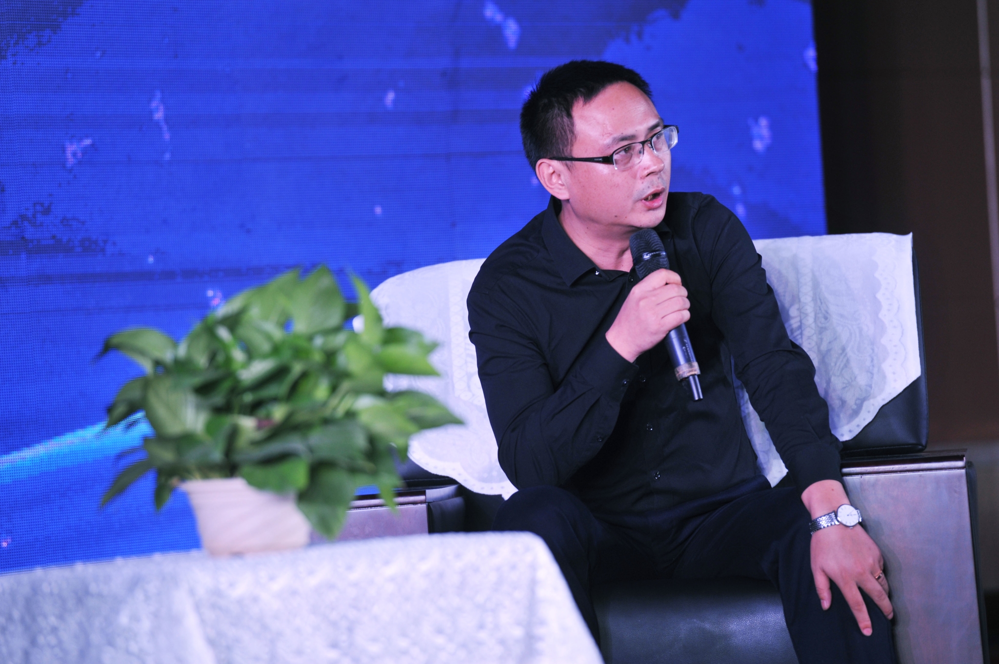 2018华容县职业中专职教论坛盛大举行，学生零距离对话校友企业家