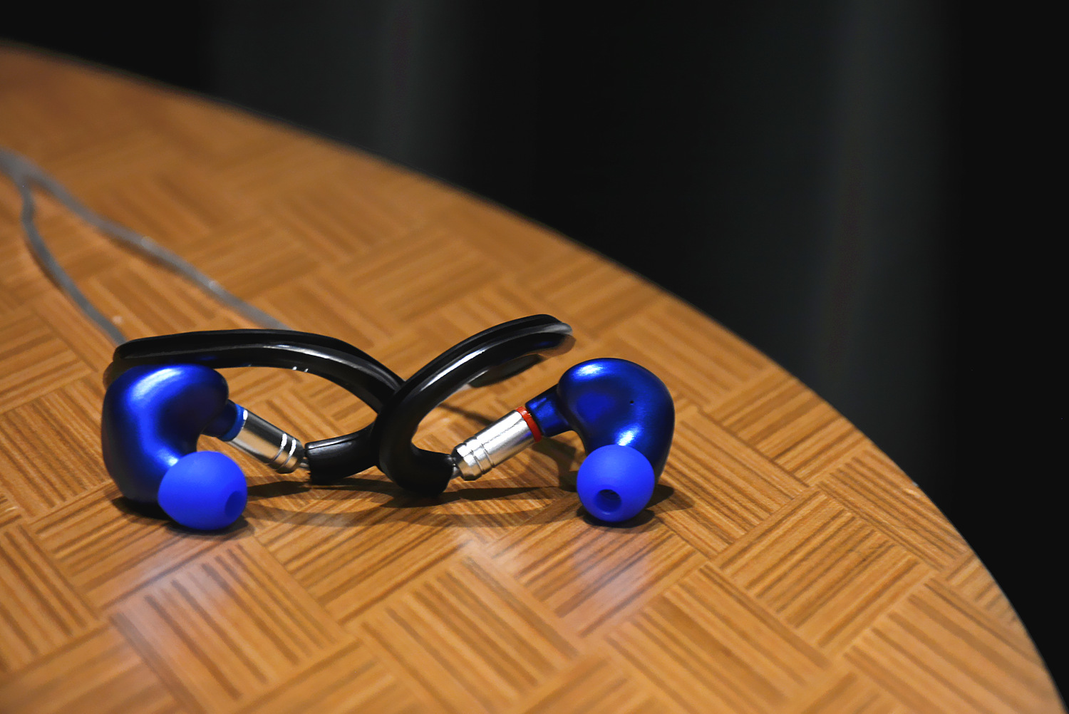 罕见六单元圈铁,线材可换,风格能调,BGVPDMG发烧级耳机体验