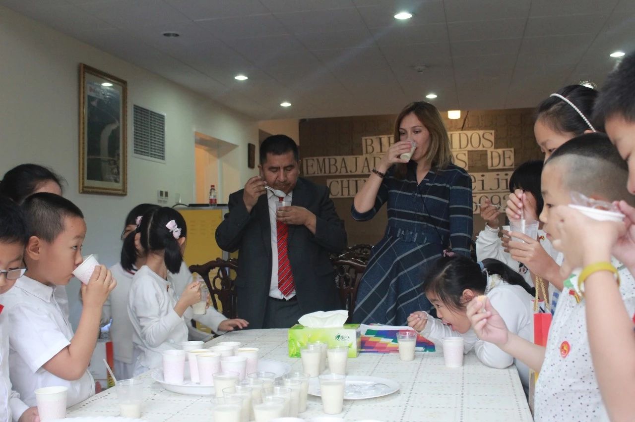 「活动报道」玻利维亚中秋记—小大使与天堂之国最感动的相遇