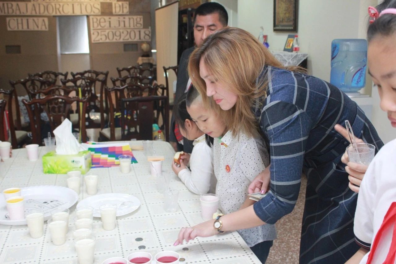 「活动报道」玻利维亚中秋记—小大使与天堂之国最感动的相遇