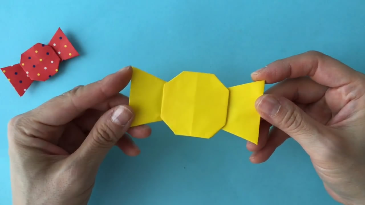 折纸糖果手工方法,用正方形装糖果的大袋子折纸