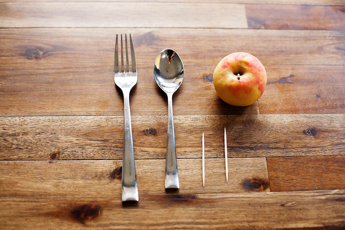 聚会上最简单的魔术表演,聚会魔术教学牙签