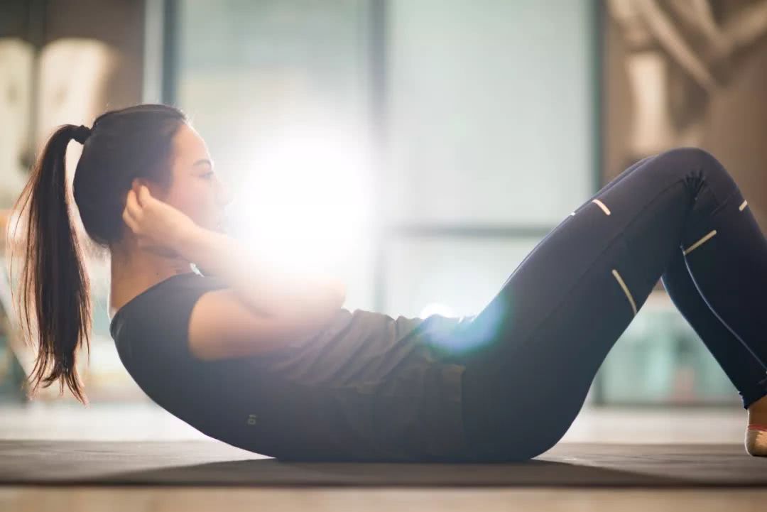 沿着42.195公里的跑道,她们奔向生活的远方