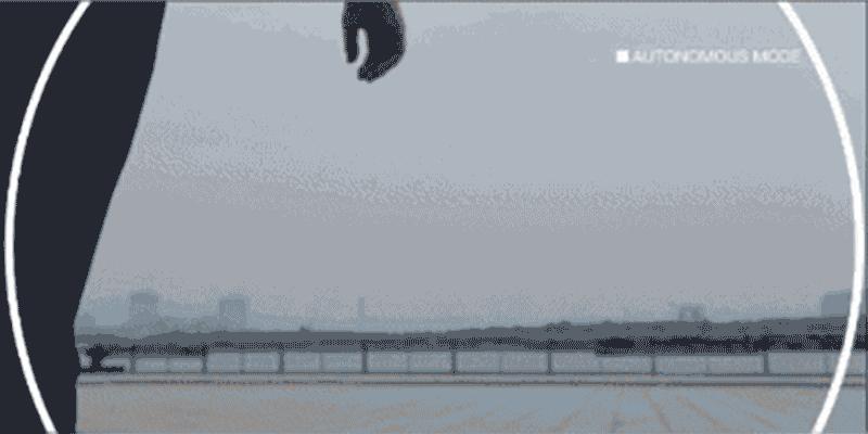 这款行李箱会自己动，超方便，酷！