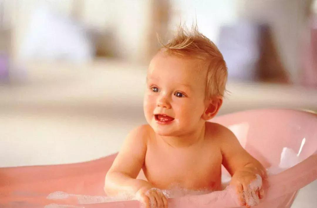 新生儿冬天洗澡需要擦什么,冬天孕妇洗澡多久洗一次好