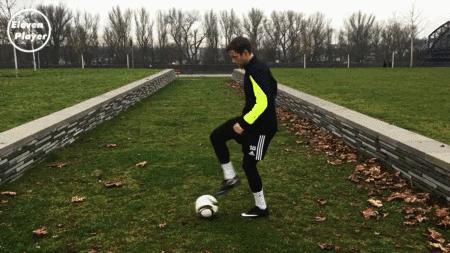 足球技巧花式起球小学生,足球后脚跟起球教学