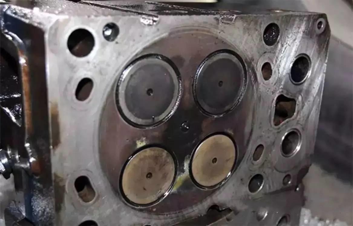 发动机副水壳翻水有哪些原因,发动机出现翻水
