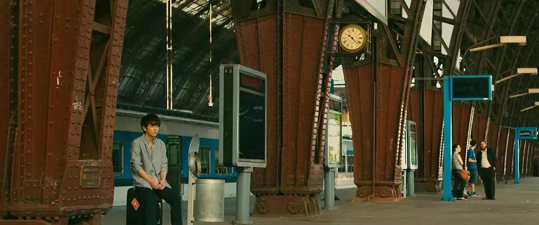 对象玩手机不理你时，怎么办？