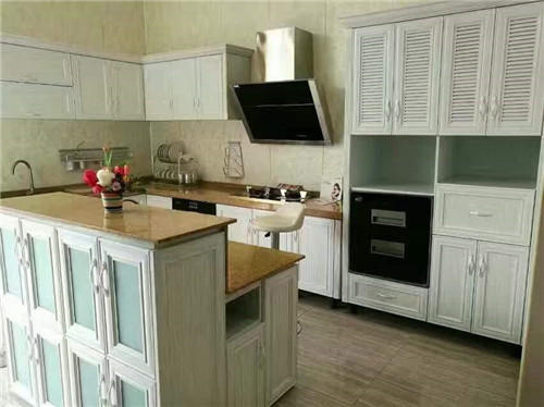 全铝橱柜好还是玻璃橱柜好,新房入住几个月你会发现很多坑