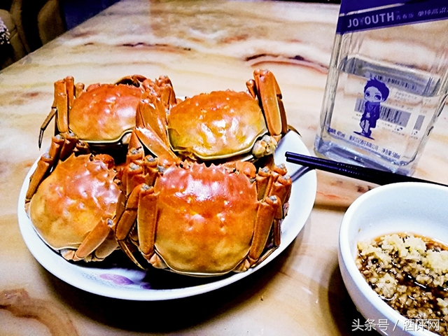一杯白酒一只蟹,一杯酒一只蟹满足了吃货什么