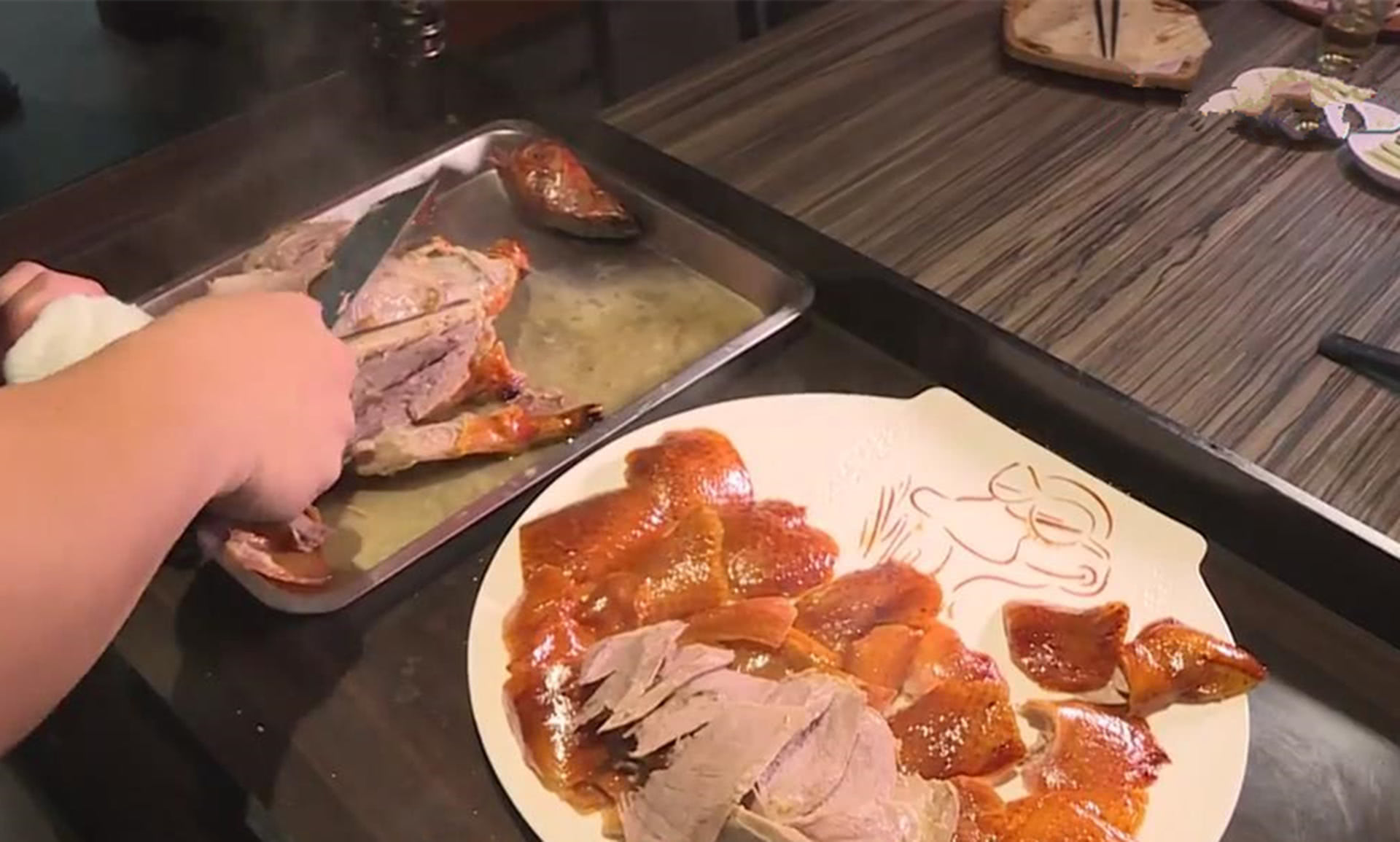 木炭烤鸭店经营模式,做木炭烤鸭生意怎么样