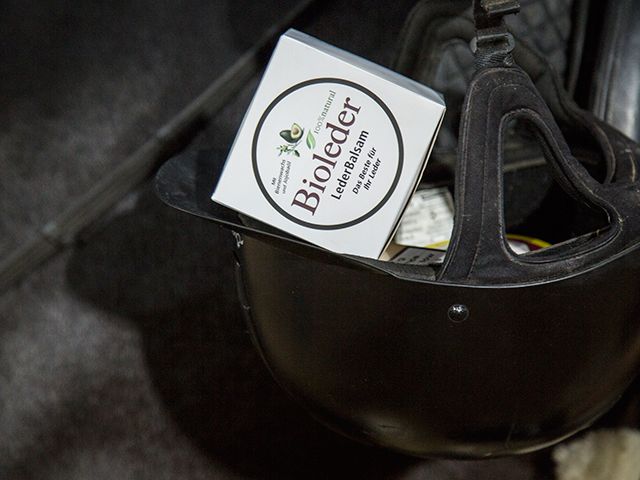 用它让你的皮衣皮鞋更加亮丽,用它擦完皮鞋焕然一新