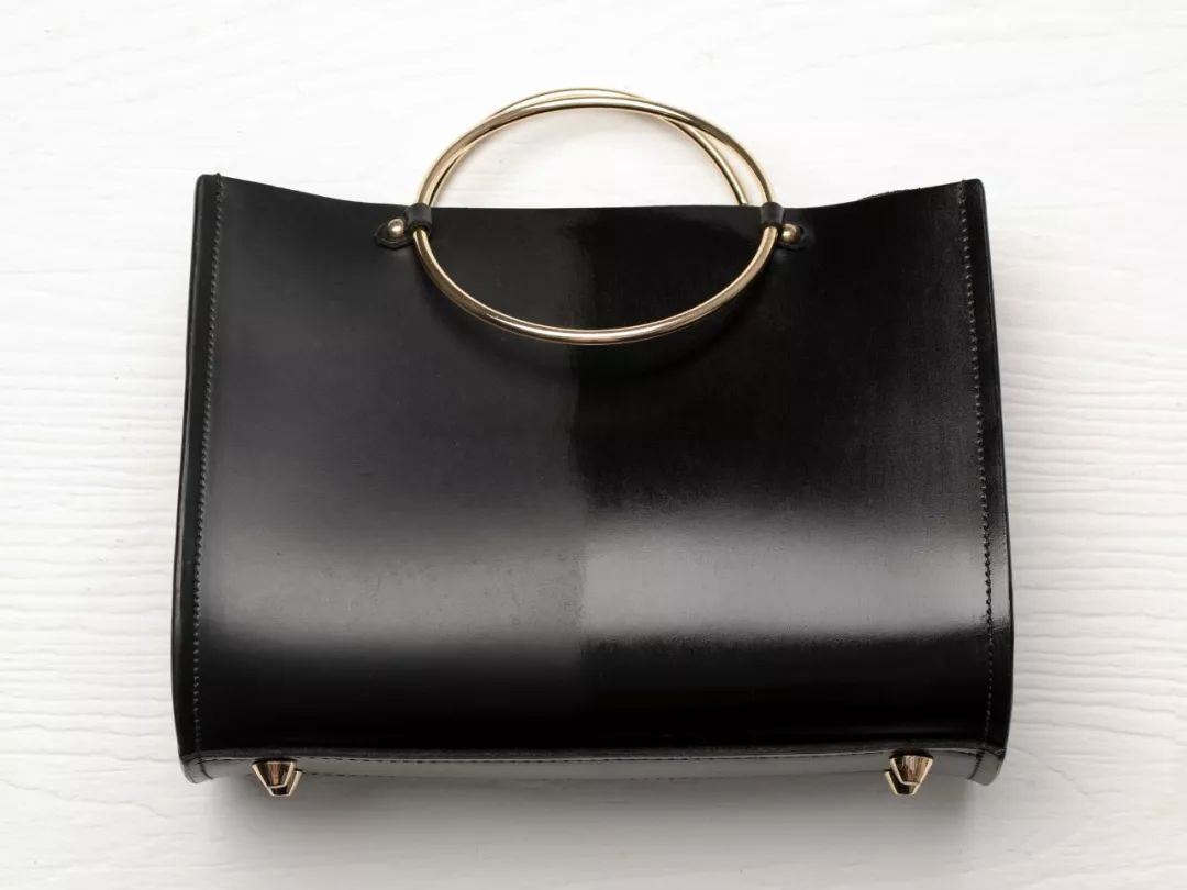 用它让你的皮衣皮鞋更加亮丽,用它擦完皮鞋焕然一新