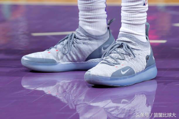 月球漫步者致敬迈克尔-杰克逊！10月9日NBA球鞋赏析