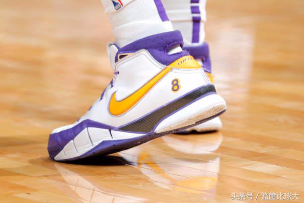 月球漫步者致敬迈克尔-杰克逊！10月9日NBA球鞋赏析