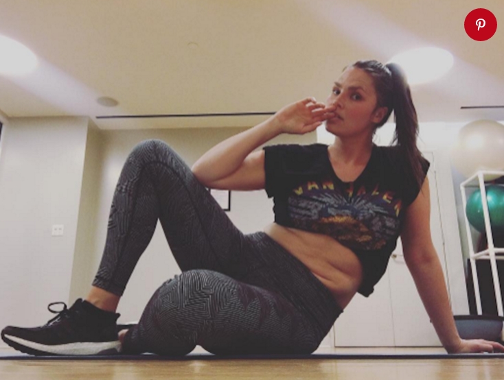 穿蓝色衣服的超模,顶级超模露脐装