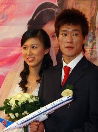 空姐+球员曾是黄金联姻，如今空姐主动出击……