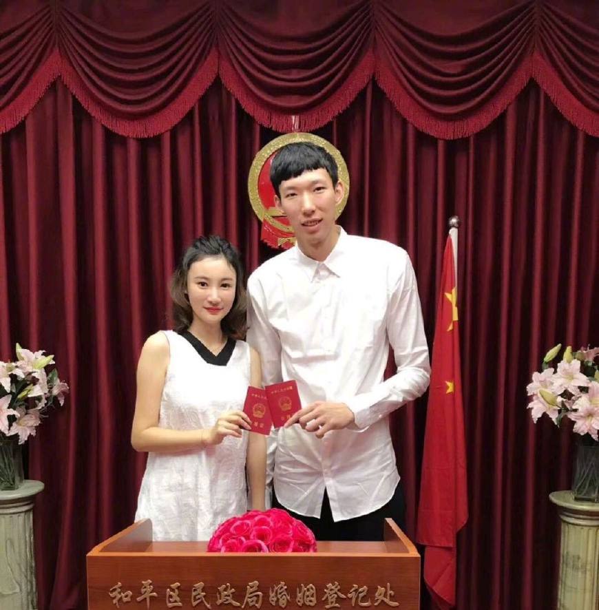 空姐+球员曾是黄金联姻，如今空姐主动出击……