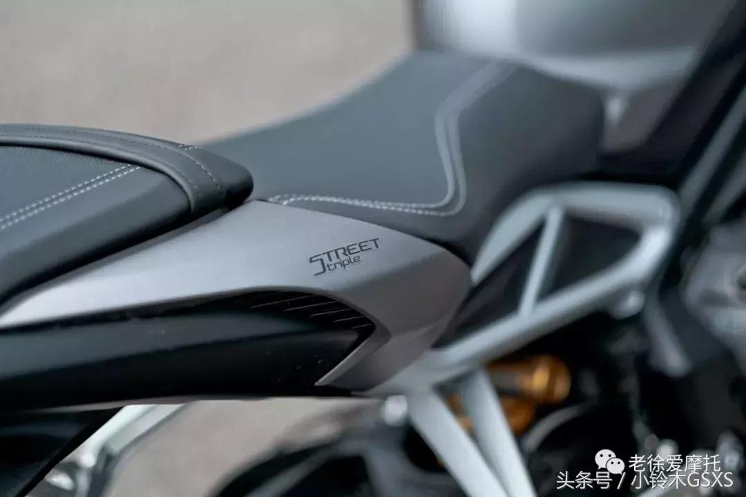 凯旋streettriple765rs评测,凯旋765rs新老款对比