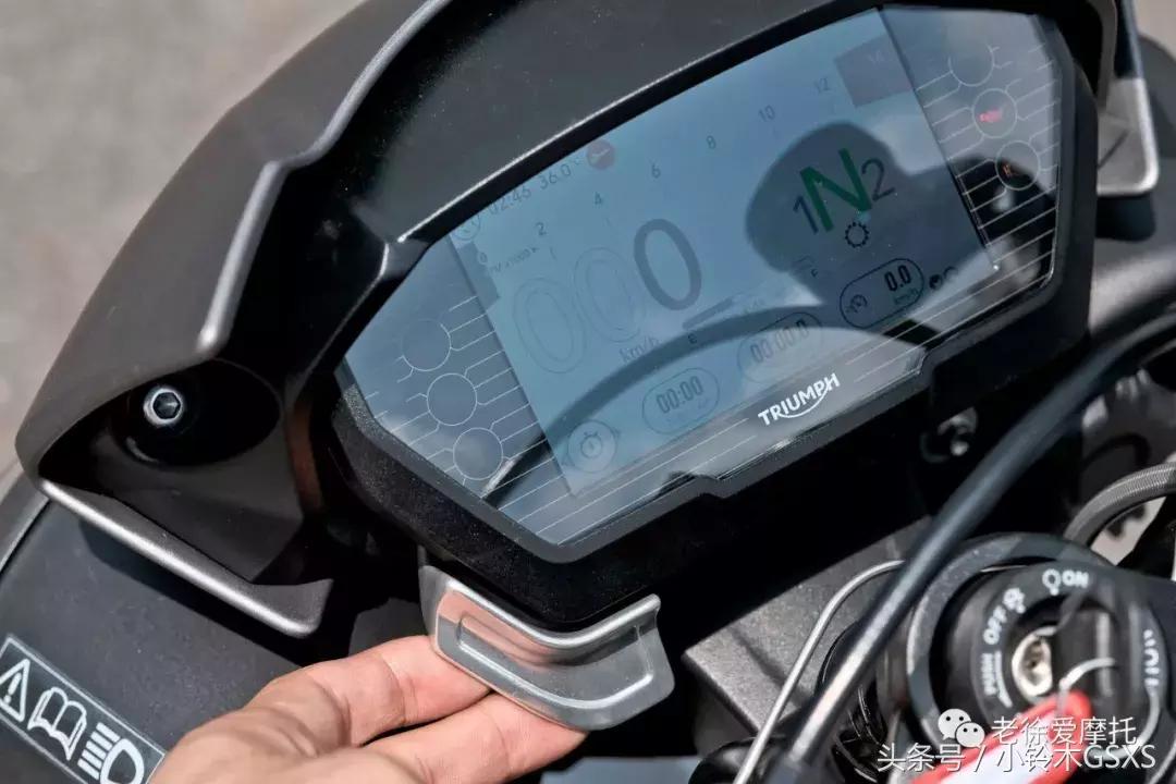 凯旋streettriple765rs评测,凯旋765rs新老款对比
