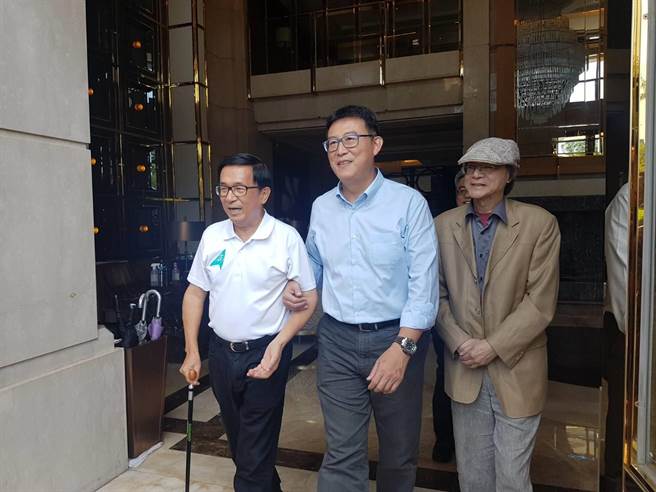 女主播直播间嬉皮笑脸哼唱*歌国**被封禁霉霉与特朗普杠上了?