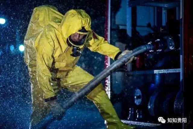 崭新的中国消防员,我们是新时代的消防员