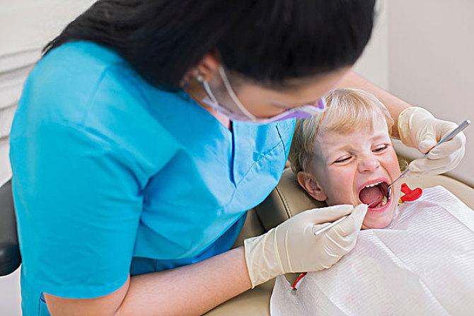 2岁宝宝牙齿发黑有洞需要治疗吗,两周半宝宝牙齿龋坏是什么原因