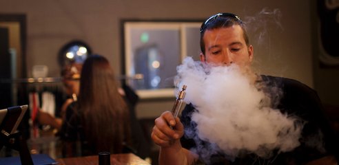 未经许可买烟怎么处理,销售非国标电子烟被查有什么后果