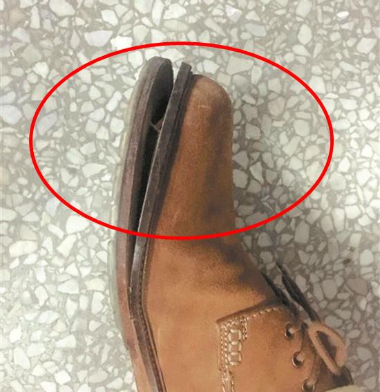 鞋底断裂用什么胶粘最好,鞋底裂了要扔掉吗