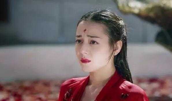 张馨予热巴花絮,女星出水芙蓉剧照