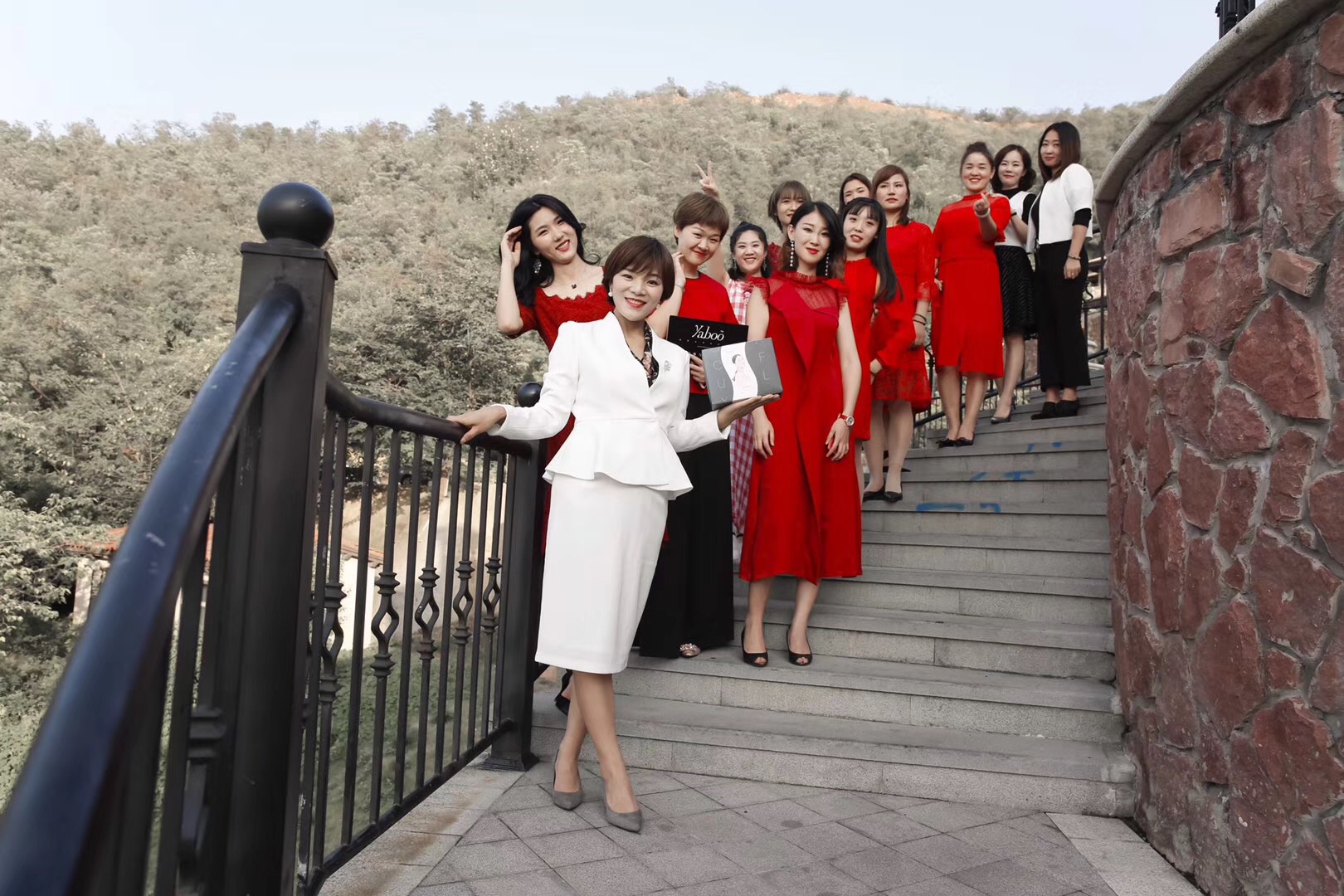 依维意yaboo联合创始人签约仪式—专注女性生殖健康25年