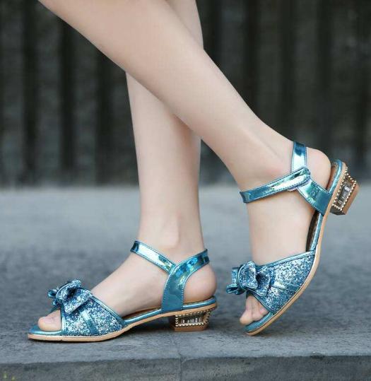 脚后跟总是裂口子是怎么回事,常年脚裂口子