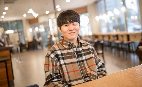 s8韩国赛后采访rookie,rookie接受韩媒采访