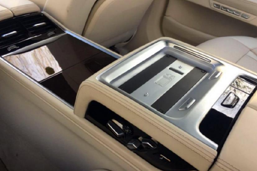 小伙开宝马7系,小伙把车借给了兄弟