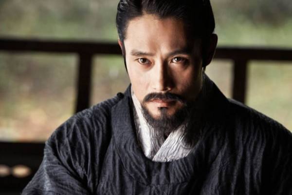 历史上解决死结的办法除了靠实力，靠拳头，有更多的人是在靠智慧