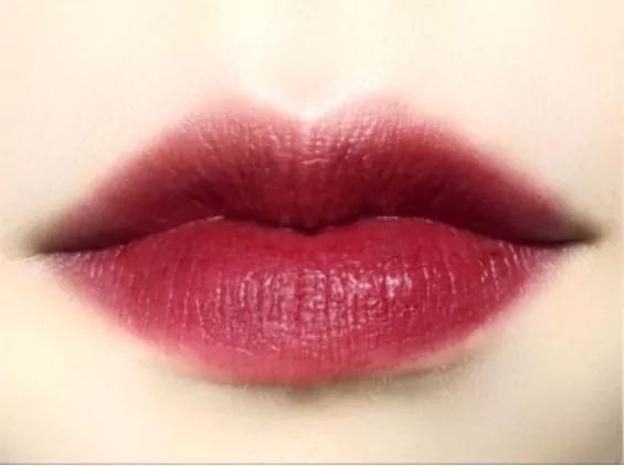 mac值得买哪些色号 (mac最近流行什么色号)