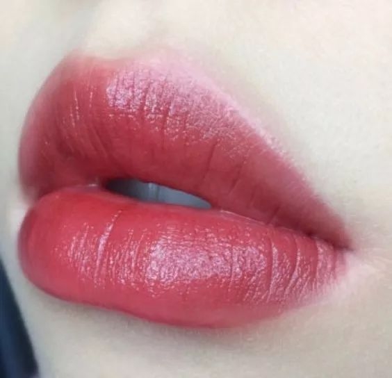 mac值得买哪些色号 (mac最近流行什么色号)