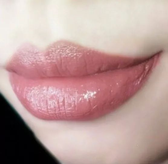 mac值得买哪些色号 (mac最近流行什么色号)