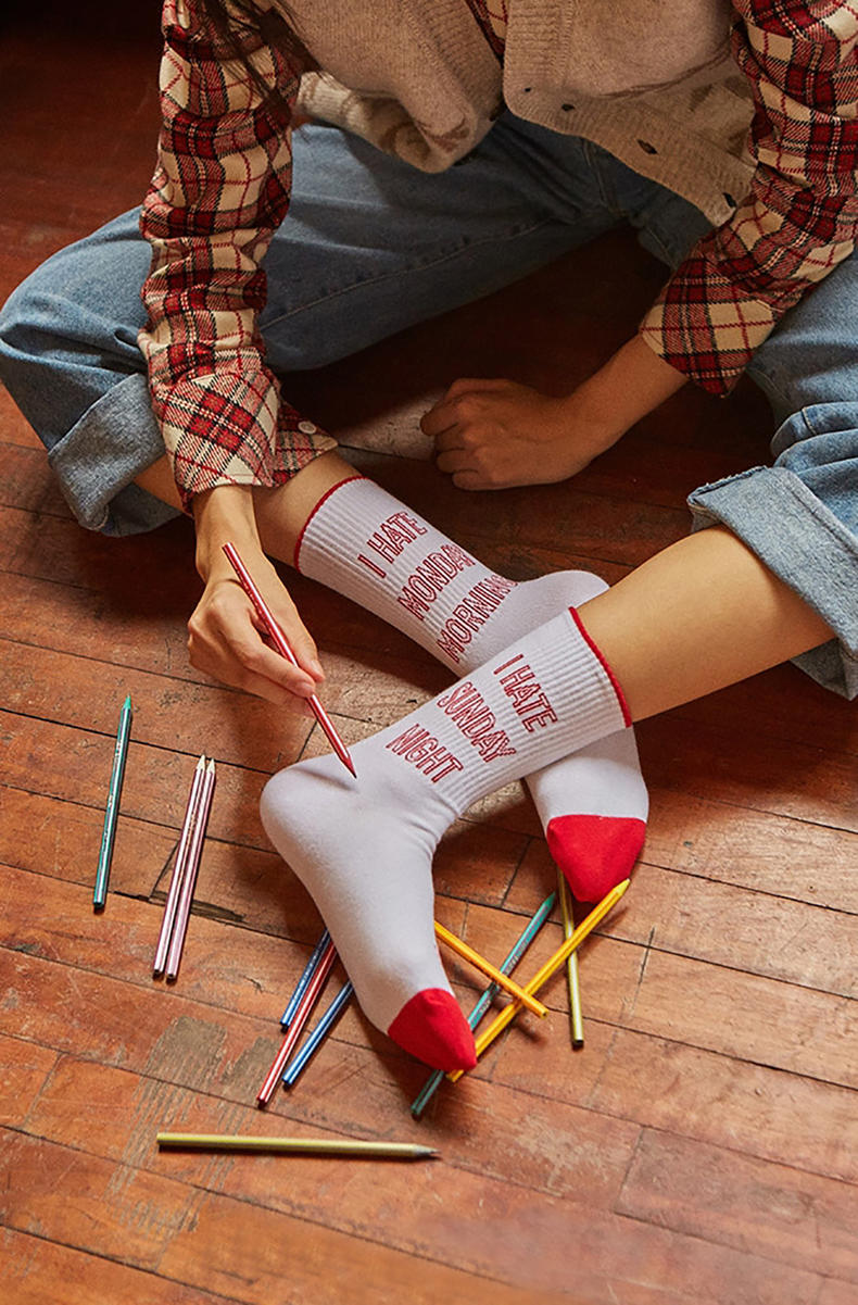 怎么显出潮流风的袜子魅力 (舒适很百搭的袜子来啦)