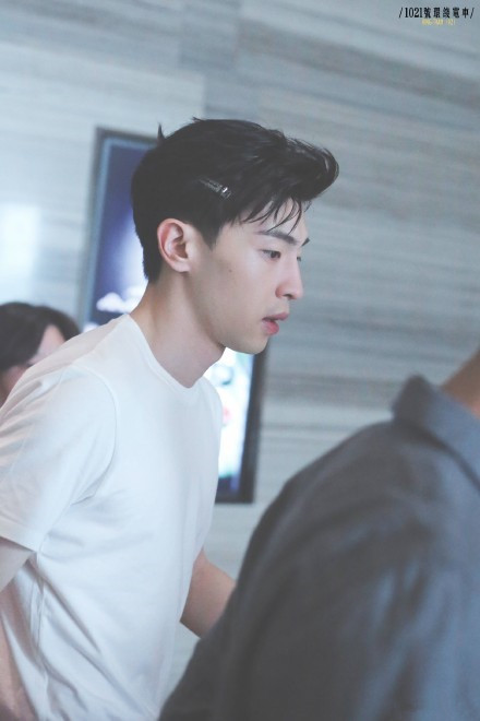 《明星大侦探》第二期录制现场,邓伦鬼鬼都来了,新嘉宾被质疑