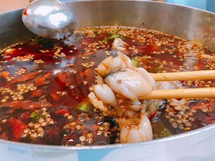 辣到冒汗的火锅,辣到爆火还想吃的美食