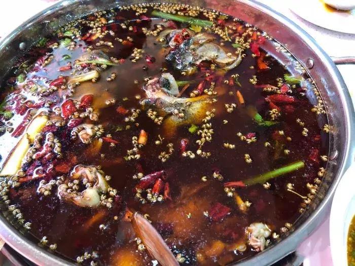 辣到冒汗的火锅,辣到爆火还想吃的美食