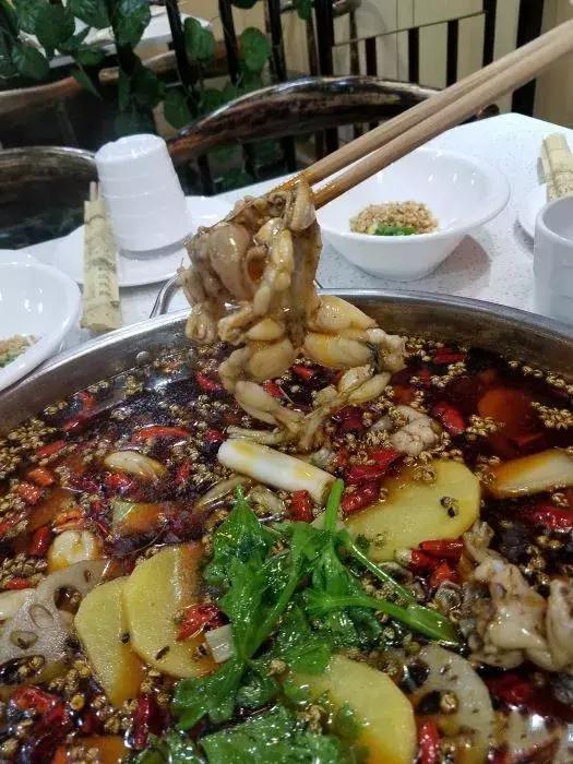 辣到冒汗的火锅,辣到爆火还想吃的美食