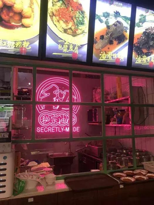 辣到冒汗的火锅,辣到爆火还想吃的美食