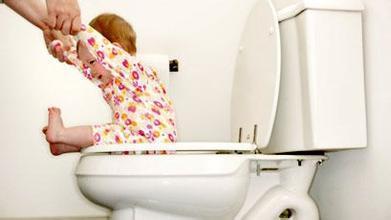 孩子不愿意上厕所小便怎么办,小孩不蹲下小便怎么办